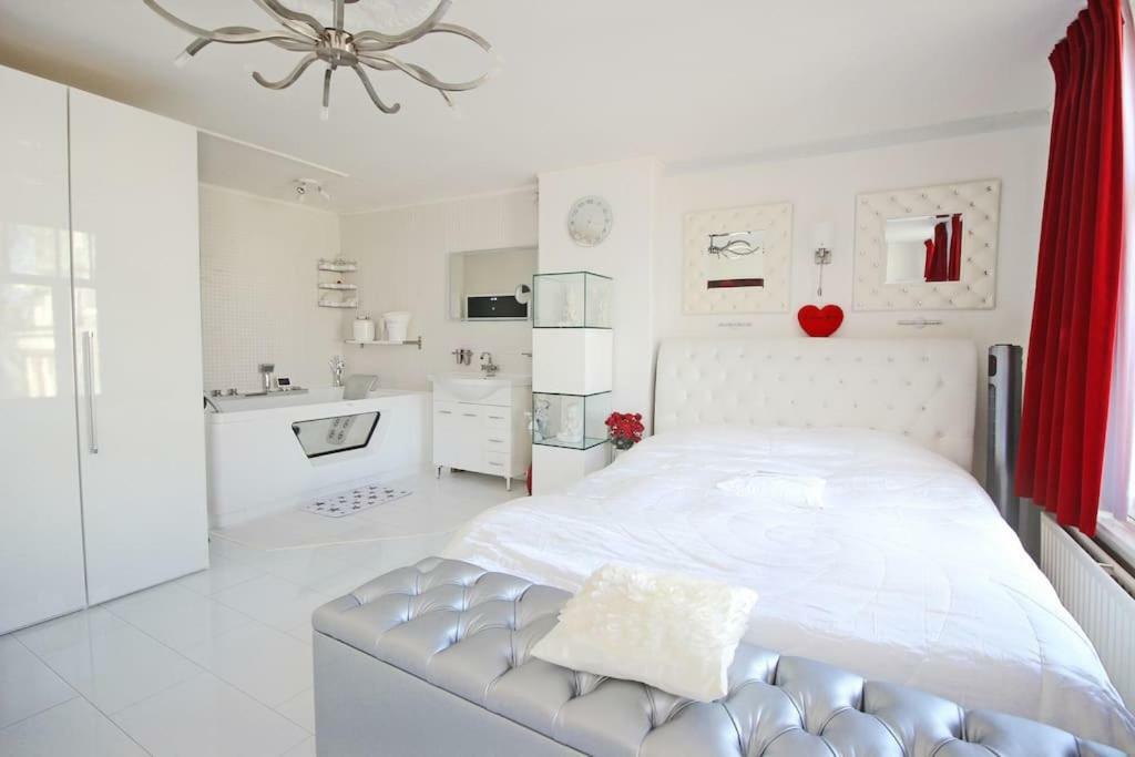White Luxury Penthouse In City Centre Amsterdam Exterior foto